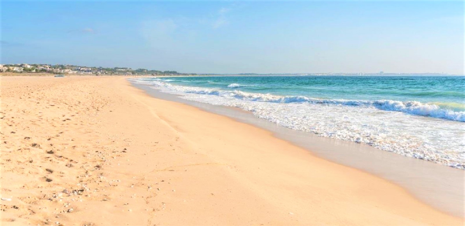 Strand naast de deur